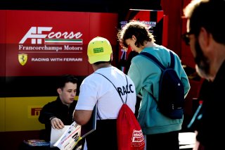 Autograph session