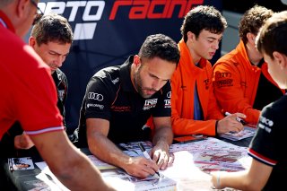 Autograph session