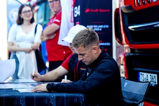 Autograph session