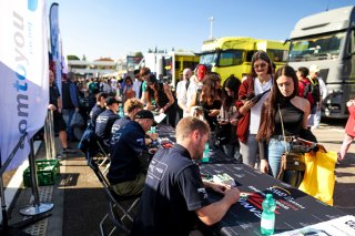 Autograph session