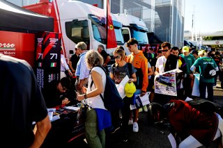 Autograph session
