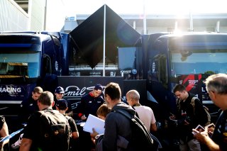 Autograph session