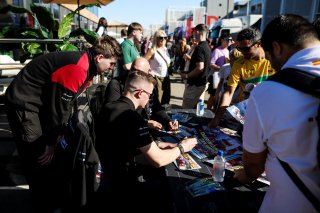 Autograph session