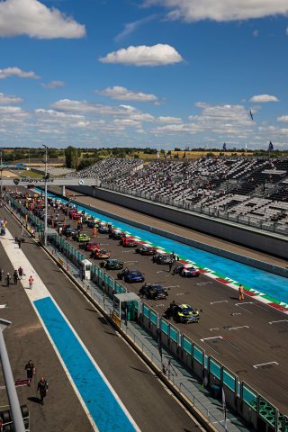 The grid for Race 2