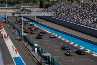 Start of the race - #9 - Boutsen VDS – Jules GOUNON – Maximillian GOTZ - Mercedes-AMG GT3 EVO leads