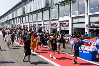 Pitwalk and autograph session