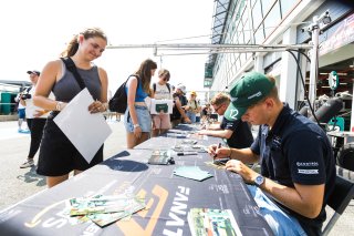 Pitwalk and autograph session