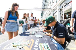 Pitwalk and autograph session