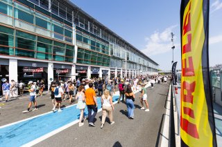 Pitwalk and autograph session