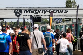 Fans pit walk and autograph session