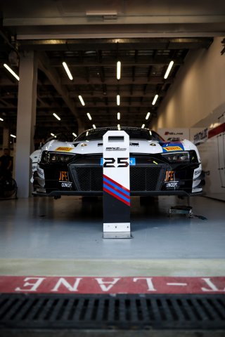 #25 - Sainteloc Racing - Paul EVRARD - Gilles MAGNUS - Jim PLA - Audi R8 LMS GT3 EVO II 