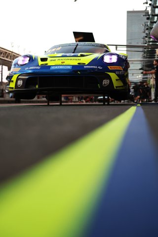 #97 - Rutronik Racing - Dustin BLATTNER - Dennis MARSCHALL - Loek HARTOG - Porsche 911 GT3 R (992) 
