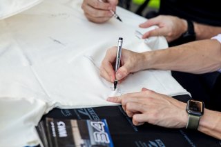 Autograph session