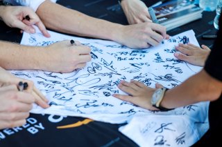 Autograph session