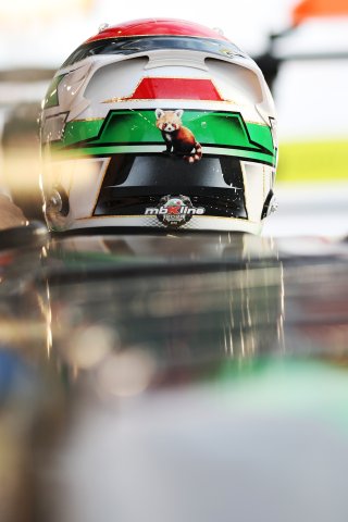 Race helmet