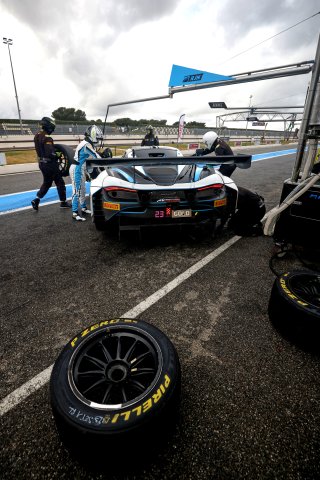 #23 - Team RJN - McLaren 720S GT3 EVO