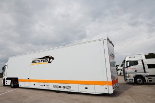 Teams and partners arrive at the circuit