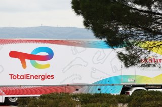 Teams and partners arrive at the circuit