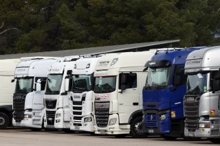 Teams and partners arrive at the circuit