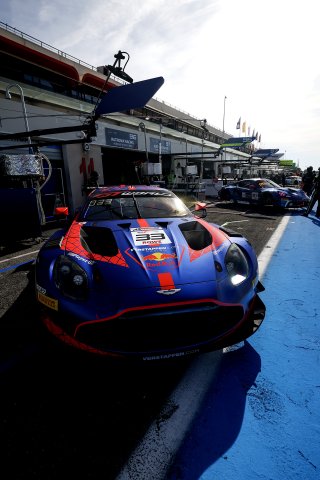 #33 - Verstappen.com Racing - Thierry VERMEULEN - Chris LULHAM - Harry KING - Aston Martin Vantage AMR GT3 EVO