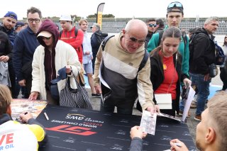 Fans at the Pitwalk