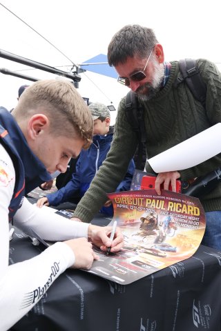 Fans at the Pitwalk