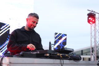 DJ in the Fanzone