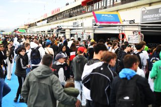 Fans at the pitwalk