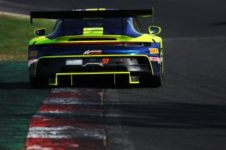 #97 - Rutronik Racing - Loek HARTOG - Eshan PIERIS - Porsche 911 GT3 R (992)