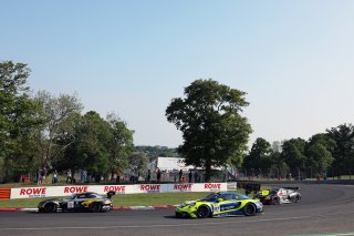 #97 - Rutronik Racing - Loek HARTOG - Eshan PIERIS - Porsche 911 GT3 R (992)