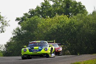 #97 - Rutronik Racing - Loek HARTOG - Eshan PIERIS - Porsche 911 GT3 R (992)