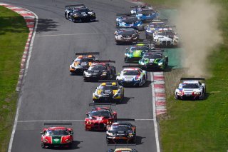 GT World Challenge powered by AWS Sprint Cup at Brands Hatch - Start 