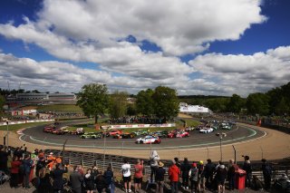 GT World Challenge powered by AWS Sprint Cup at Brands Hatch - Start 