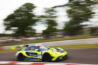 #97 - Rutronik Racing - Loek HARTOG - Eshan PIERIS - Porsche 911 GT3 R (992)