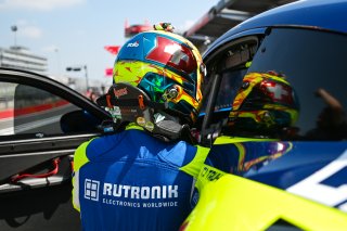 #96 - Rutronik Racing - Sven MULLER - Patric NIEDERHAUSER - Porsche 911 GT3 R (992) 