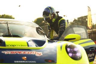 #97 - Rutronik Racing - Loek HARTOG - Eshan PIERIS - Porsche 911 GT3 R (992)