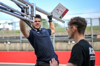 #21 - Comtoyou Racing Mechanics 