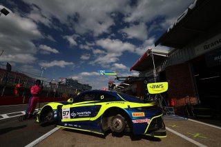 #97 - Rutronik Racing - Loek HARTOG - Eshan PIERIS - Porsche 911 GT3 R (992)