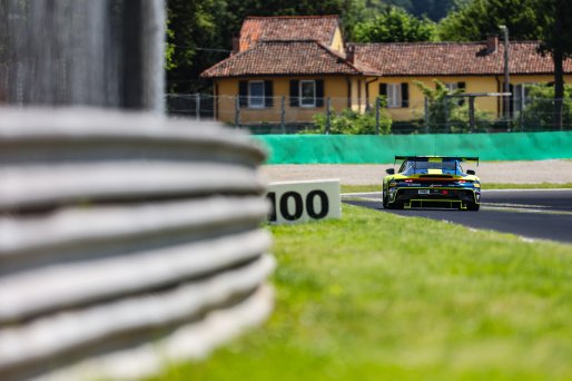 #96 - Rutronik Racing - Sven MULLER - Patric NIEDERHAUSER - Alessio PICARIELLO - Porsche 911 GT3 R (992) | SRO / JEP