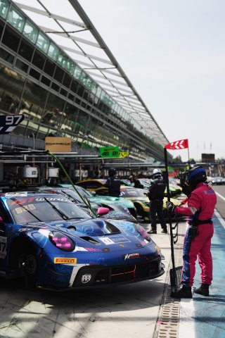 #97 - Rutronik Racing - Loek HARTOG - Antares AU - Porsche 911 GT3 R (992)