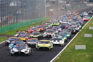 #17 - Mercedes-AMG Team GetSpeed - Luca STOLZ - Jules GOUNON - Fabian SCHILLER - Mercedes-AMG GT3 EVO Leads Race Start