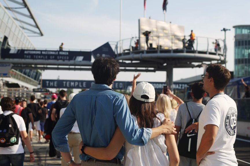 GT World Challenge Europe Powered by AWS - Evening Pitwalk