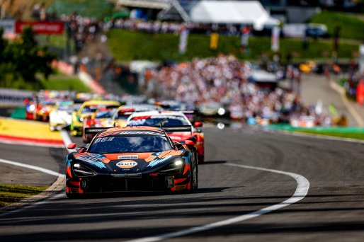 #58 - Garage 59 - Adam SMALLEY - Dean MACDONALD - Louis PRETTE - Frederik SCHANDORFF - McLaren 720S GT3 EVO Leads Race Start | Kevin Pecks