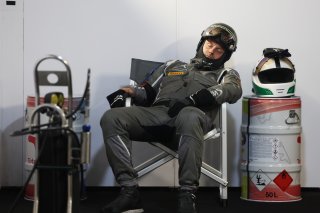 Mechanics sleep during the race  | SRO / JEP