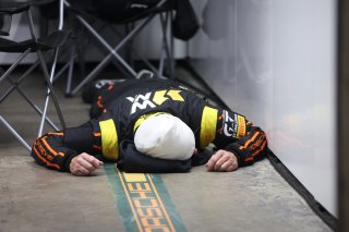 Mechanics sleep during the race  | SRO / JEP