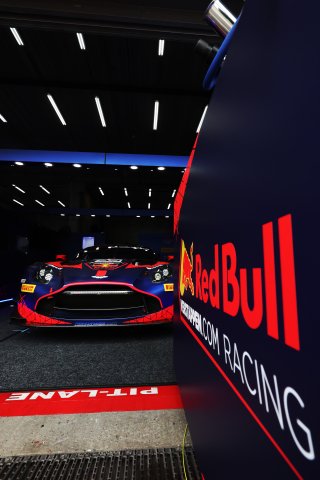 #33 - Vertsappen.com Racing - Harry KING - Chris LULHAM - Thierry VERMEULEN - Aston Martin Vantage AMR GT3 EVO