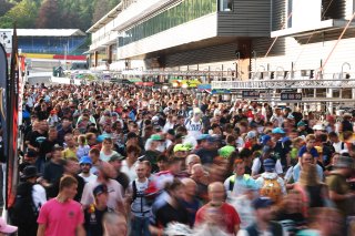 Fans in the Pitlane at the Autograph Session
