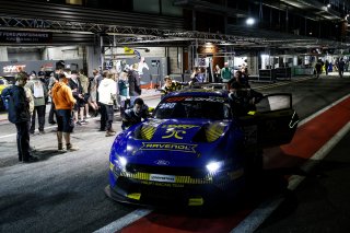 Fans at the Night Pitwalk