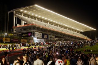 Fans track walk and track signing