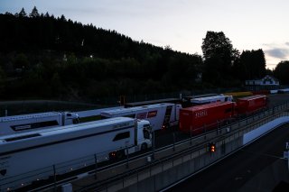 Teams arriving at the circuit